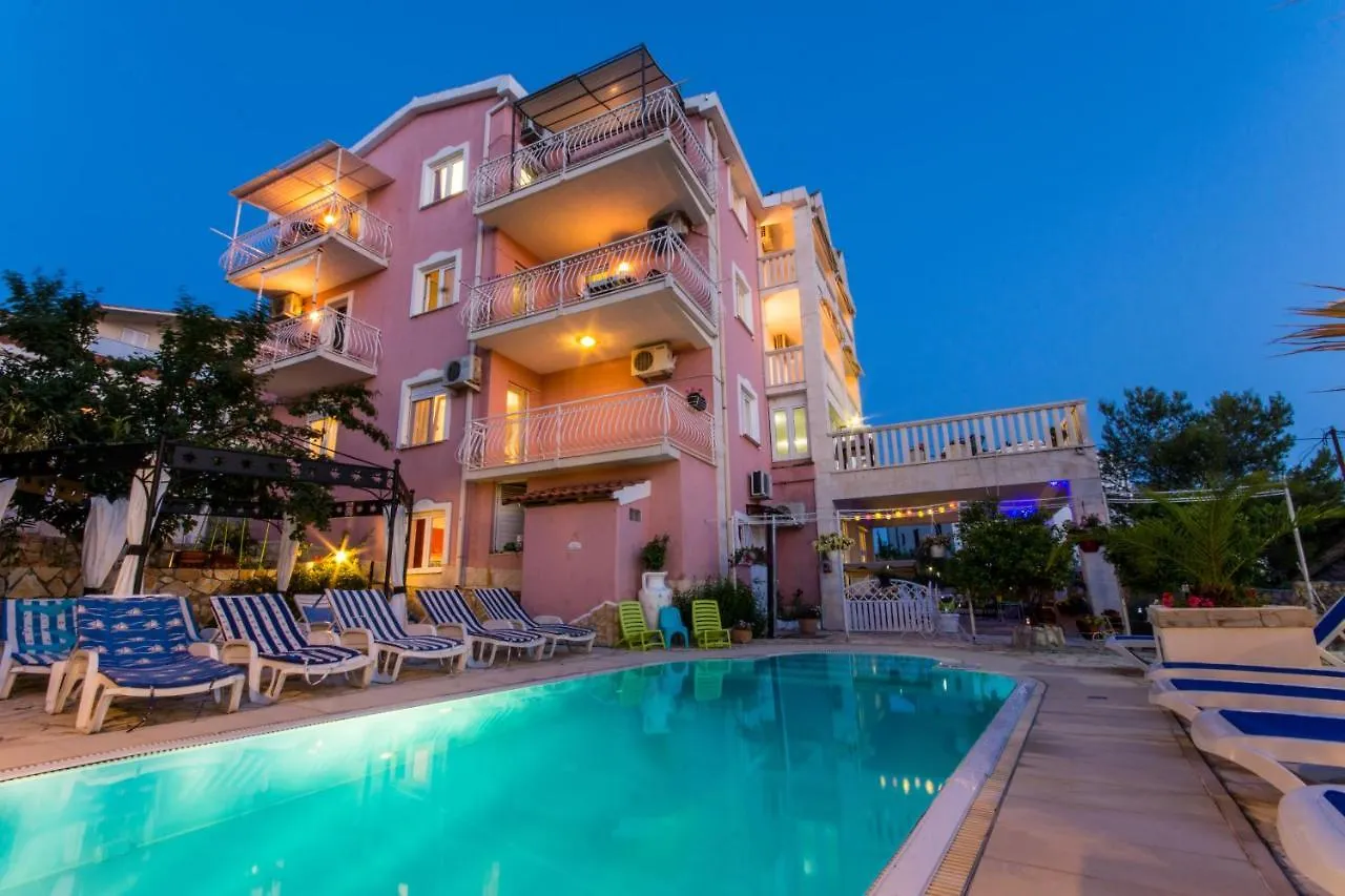 Family Friendly Apartments With A Swimming Pool Okrug Gornji, Ciovo - 16893 Trogir