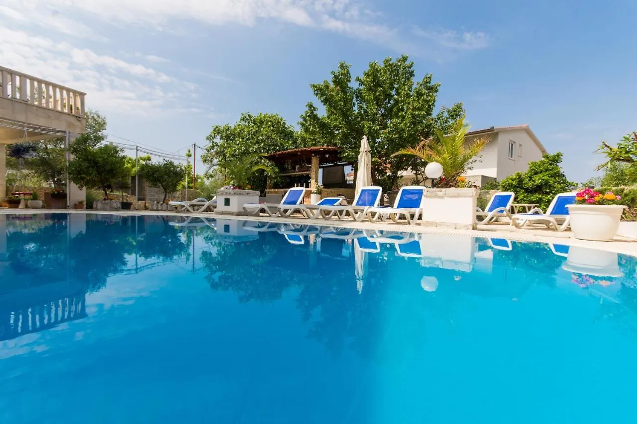 Family Friendly Apartments With A Swimming Pool Okrug Gornji, Ciovo - 16893 Trogir