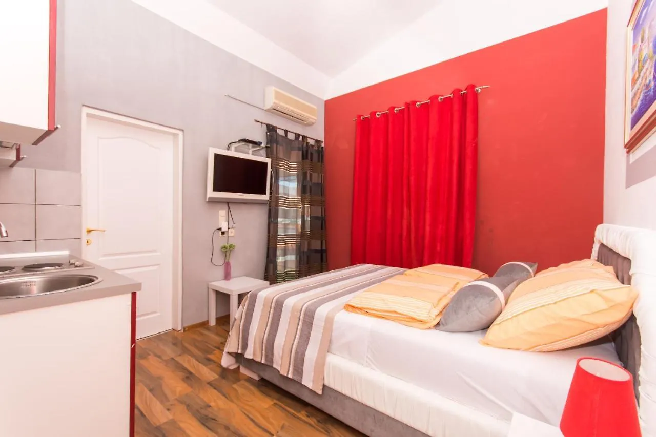 Family Friendly Apartments With A Swimming Pool Okrug Gornji, Ciovo - 16893 Trogir 0*,