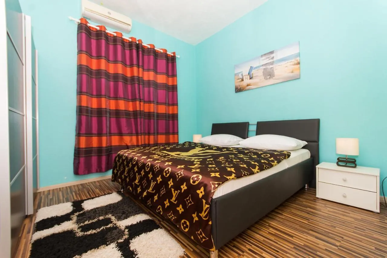 Family Friendly Apartments With A Swimming Pool Okrug Gornji, Ciovo - 16893 Trogir
