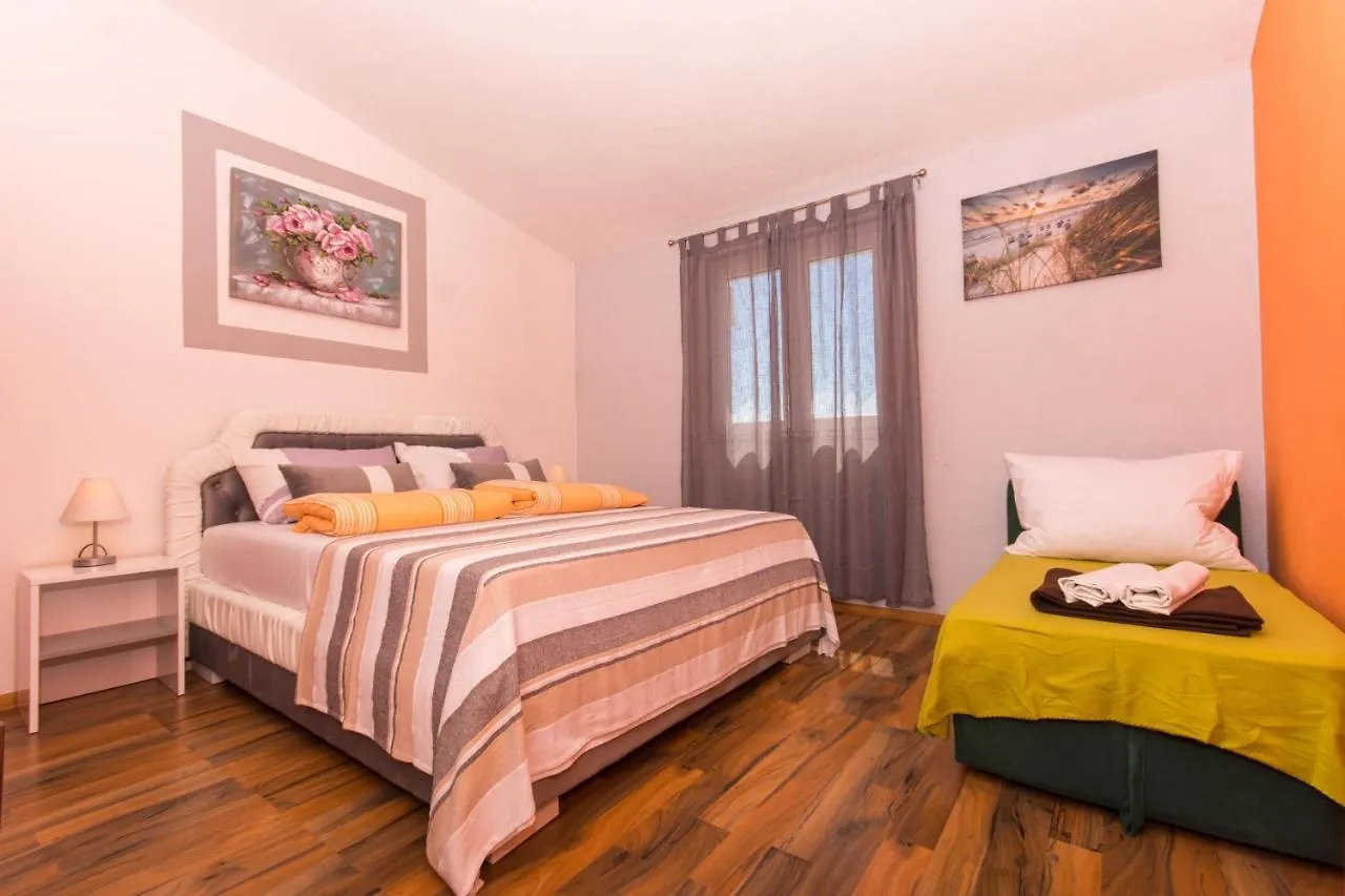 Family Friendly Apartments With A Swimming Pool Okrug Gornji, Ciovo - 16893 Trogir