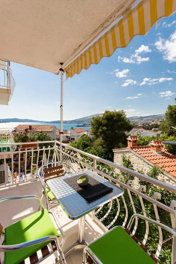 Family Friendly Apartments With A Swimming Pool Okrug Gornji, Ciovo - 16893 Trogir