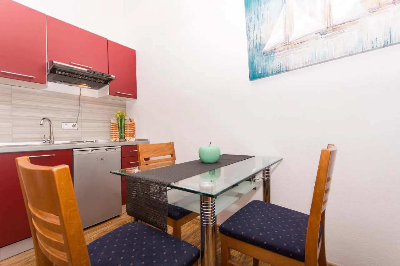 Family Friendly Apartments With A Swimming Pool Okrug Gornji, Ciovo - 16893 Trogir