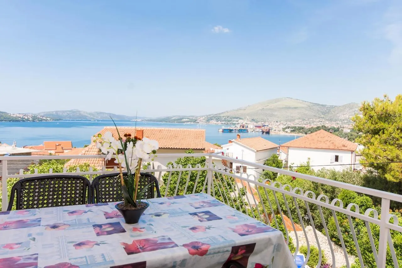 Family Friendly Apartments With A Swimming Pool Okrug Gornji, Ciovo - 16893 Trogir