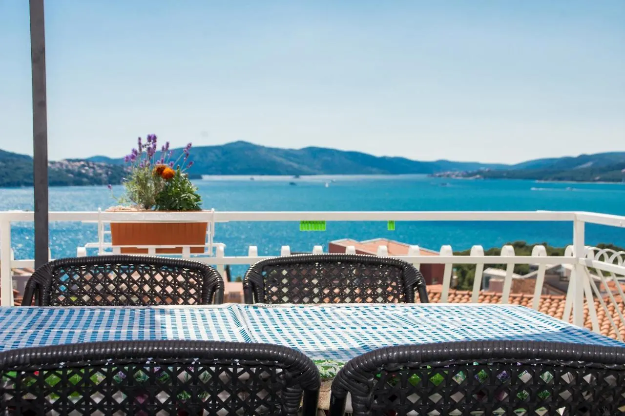 Family Friendly Apartments With A Swimming Pool Okrug Gornji, Ciovo - 16893 Trogir 0*,