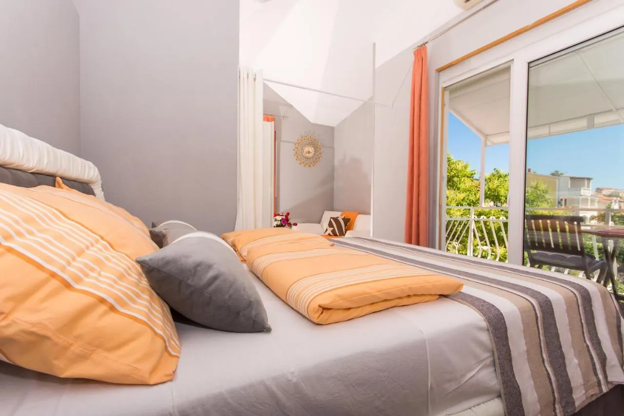 Family Friendly Apartments With A Swimming Pool Okrug Gornji, Ciovo - 16893 Trogir