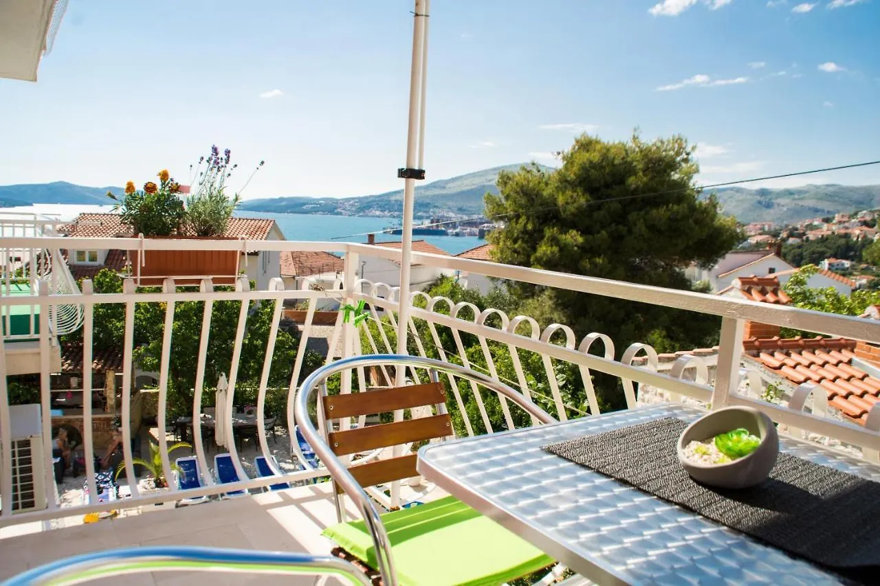 Family Friendly Apartments With A Swimming Pool Okrug Gornji, Ciovo - 16893 Trogir