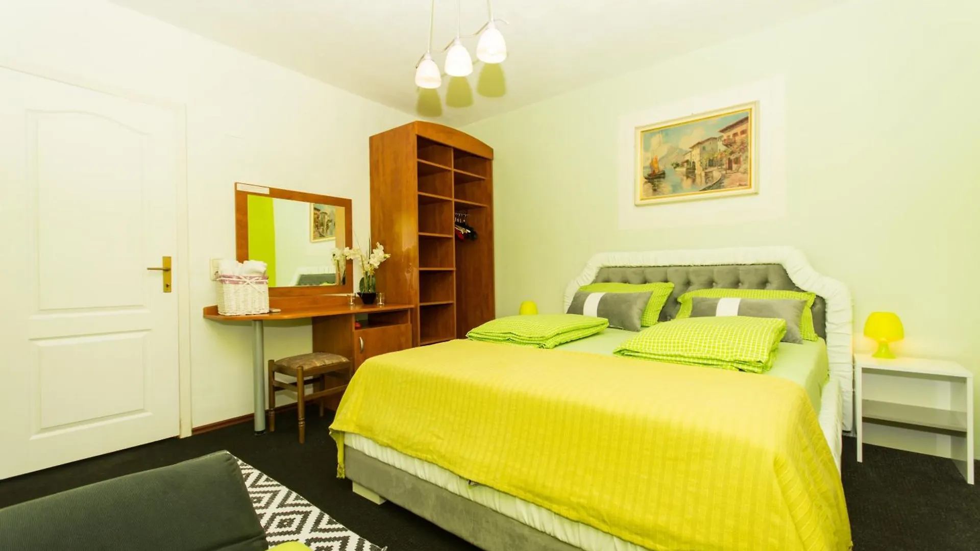 Family Friendly Apartments With A Swimming Pool Okrug Gornji, Ciovo - 16893 Trogir
