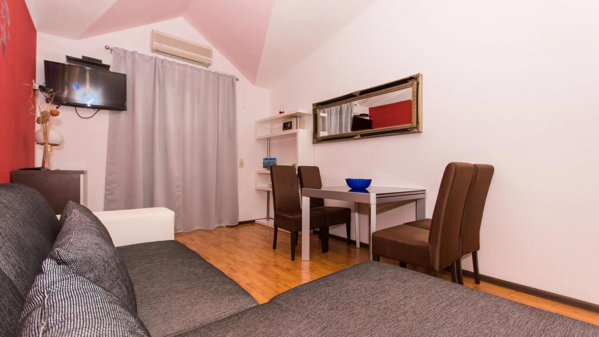 Family Friendly Apartments With A Swimming Pool Okrug Gornji, Ciovo - 16893 Trogir
