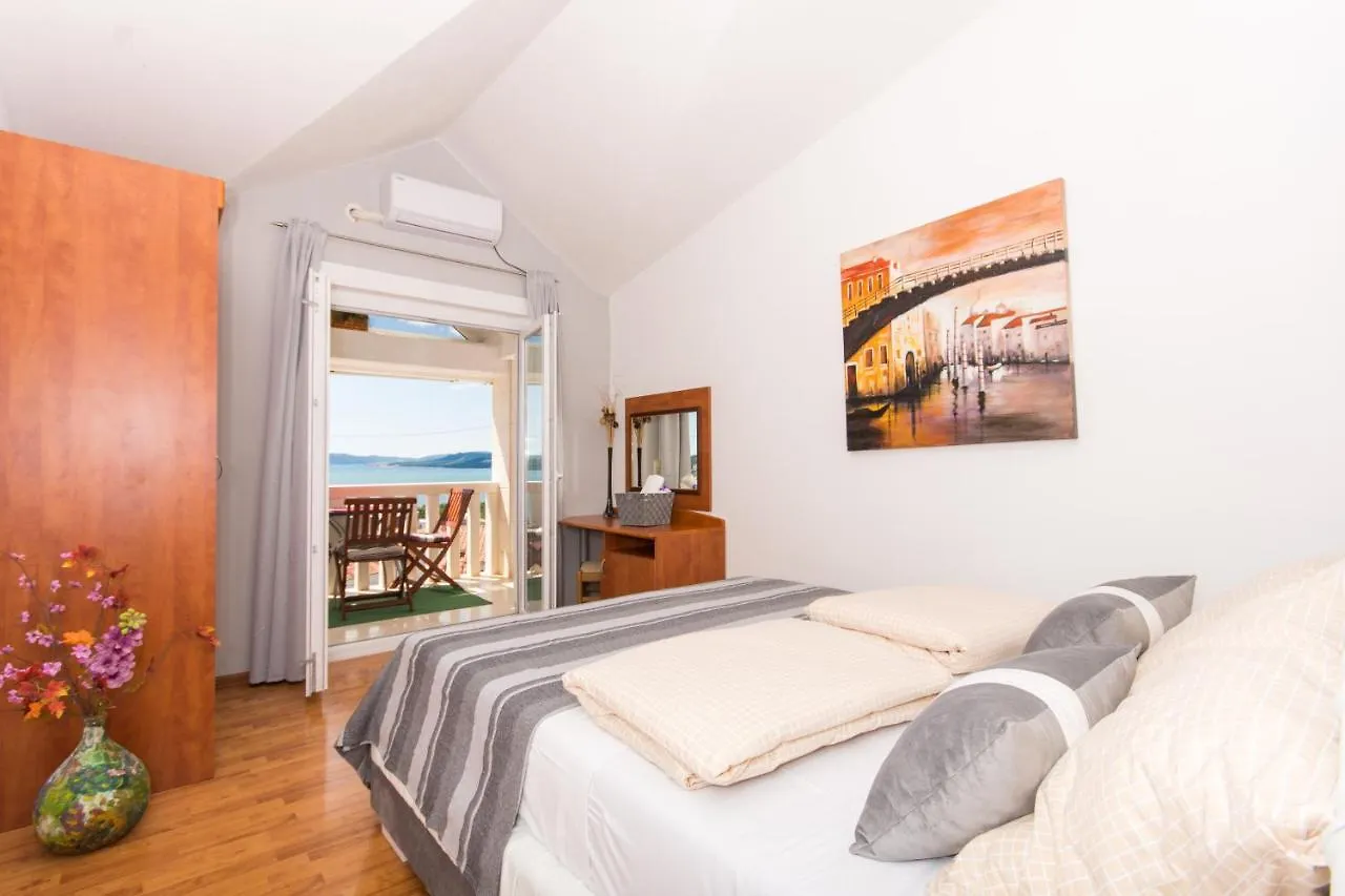 Family Friendly Apartments With A Swimming Pool Okrug Gornji, Ciovo - 16893 Trogir 0*,  Croatia