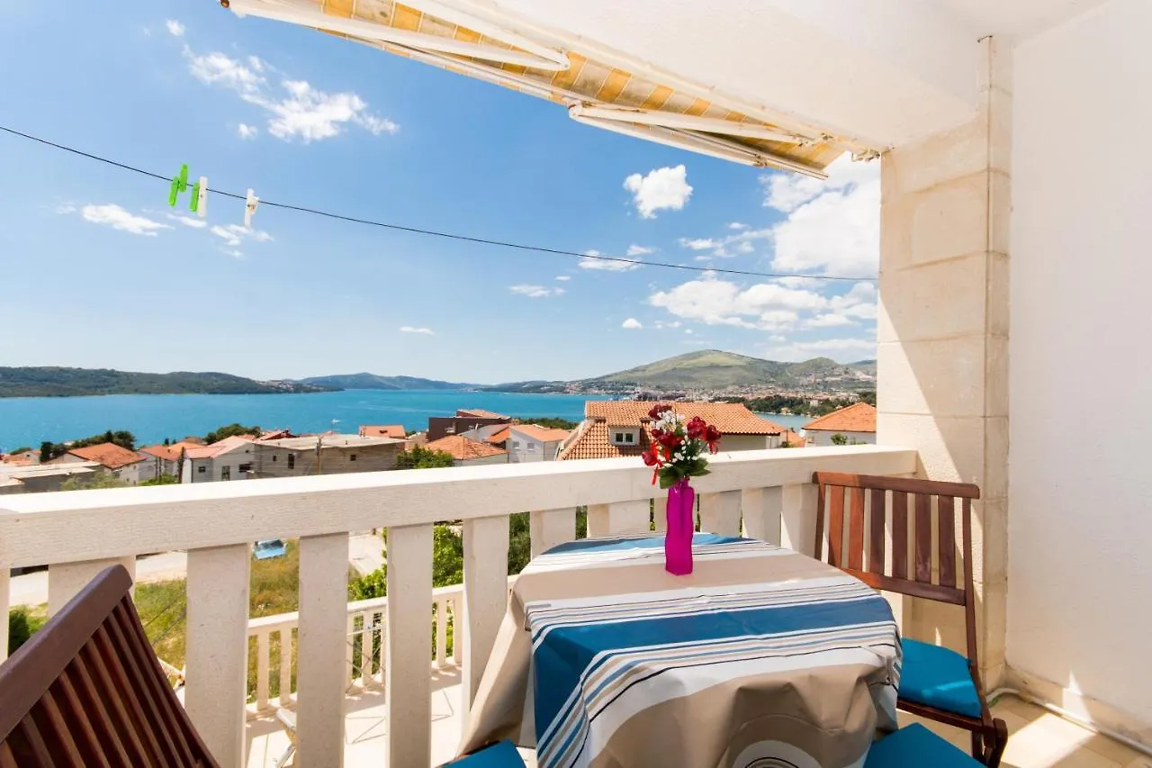 Family Friendly Apartments With A Swimming Pool Okrug Gornji, Ciovo - 16893 Trogir