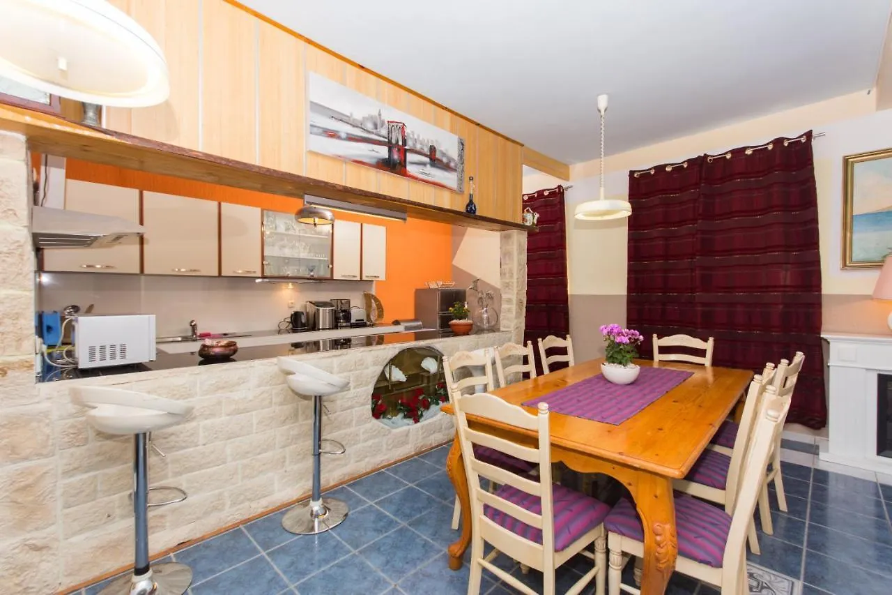 Family Friendly Apartments With A Swimming Pool Okrug Gornji, Ciovo - 16893 Trogir