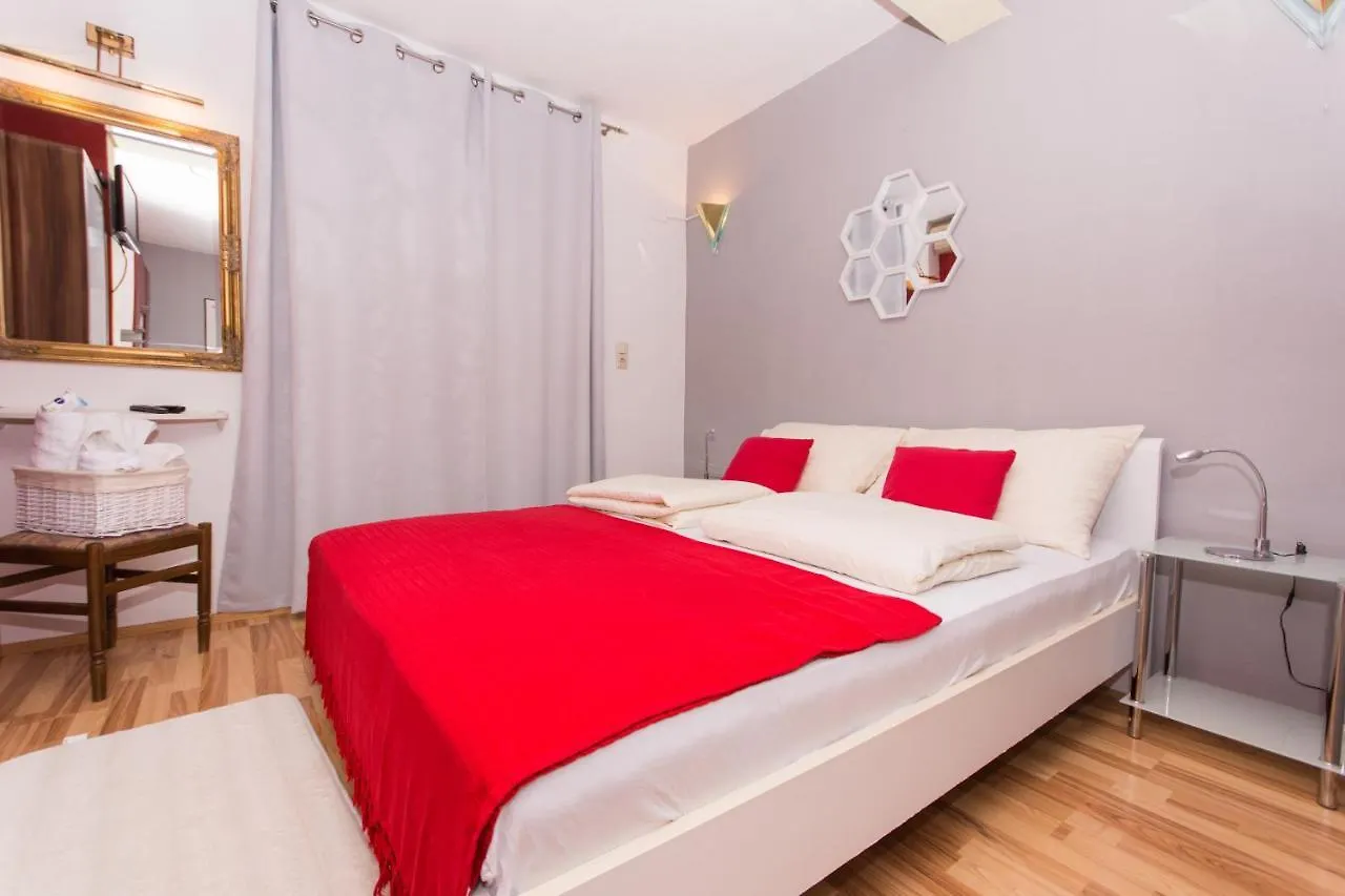 Family Friendly Apartments With A Swimming Pool Okrug Gornji, Ciovo - 16893 Trogir 0*,