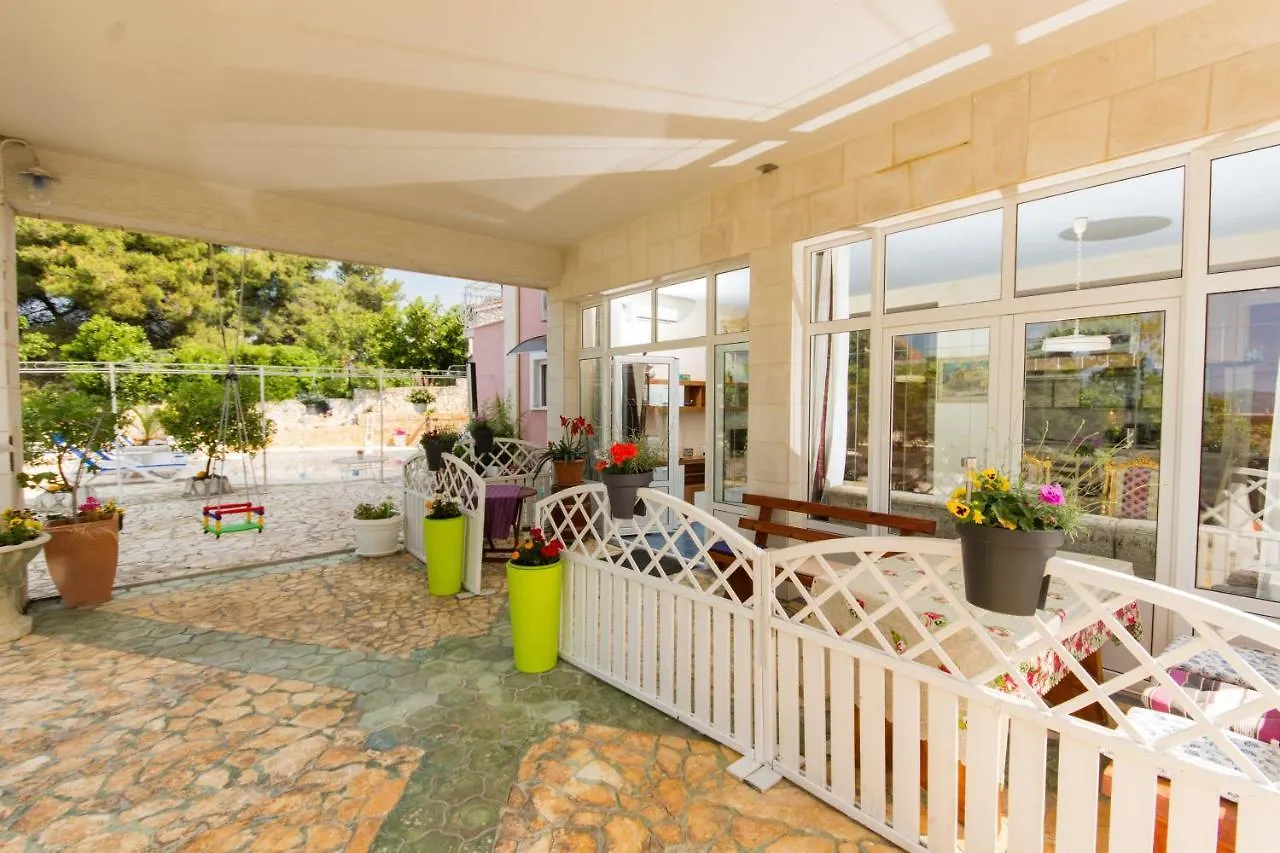 Family Friendly Apartments With A Swimming Pool Okrug Gornji, Ciovo - 16893 Trogir