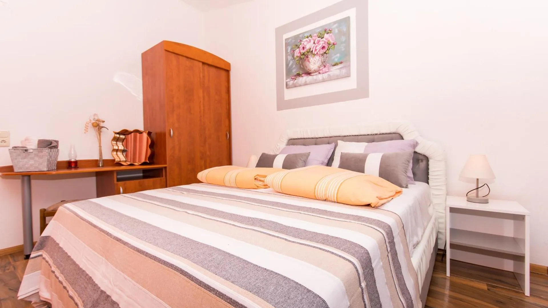 Family Friendly Apartments With A Swimming Pool Okrug Gornji, Ciovo - 16893 Trogir